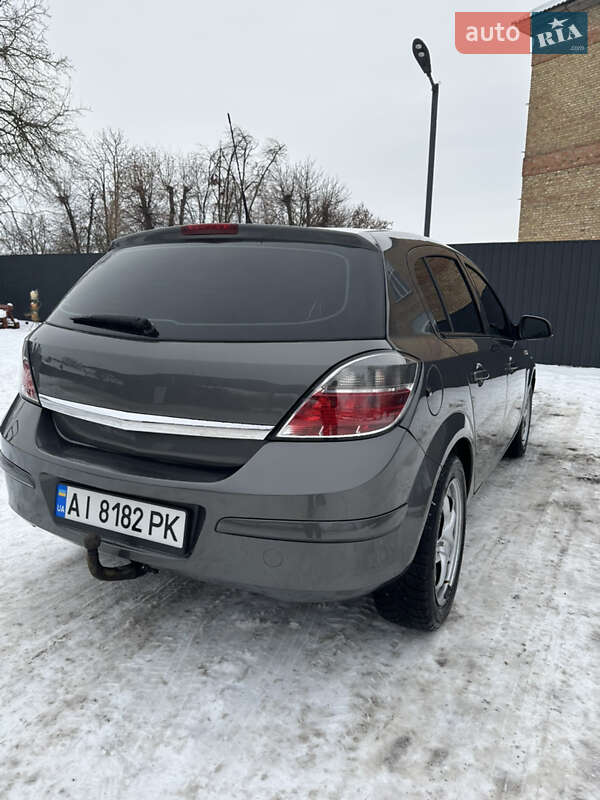 Хэтчбек Opel Astra 2012 в Смеле