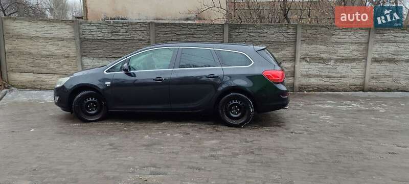 Универсал Opel Astra 2012 в Днепре