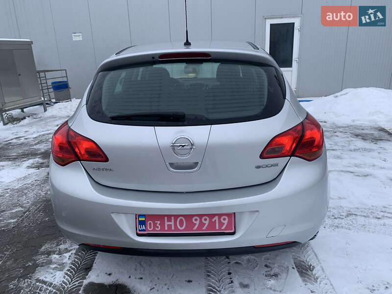Хэтчбек Opel Astra 2011 в Луцке