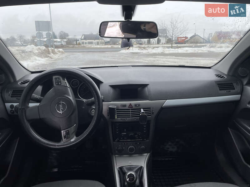 Универсал Opel Astra 2004 в Городке