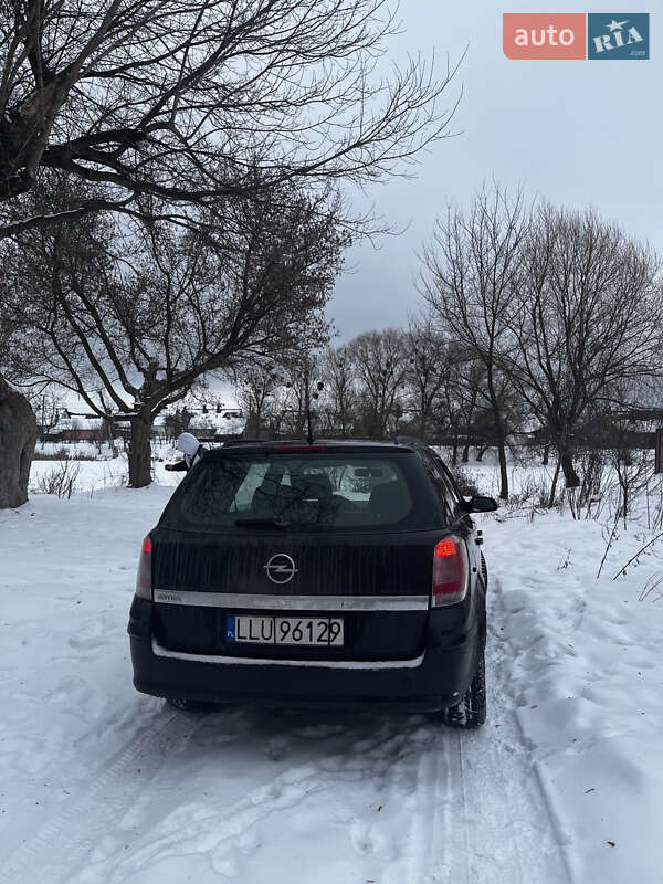 Универсал Opel Astra 2005 в Костополе