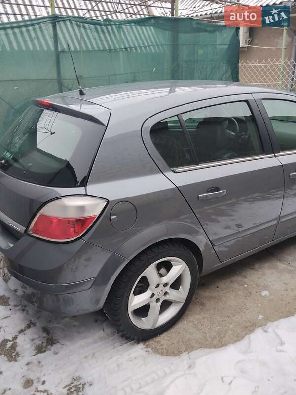 Хэтчбек Opel Astra 2005 в Белгороде-Днестровском