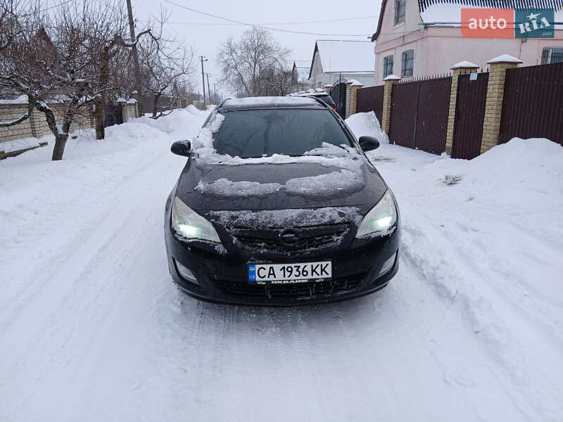 Универсал Opel Astra 2011 в Умани
