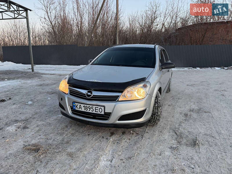 Универсал Opel Astra 2008 в Полтаве