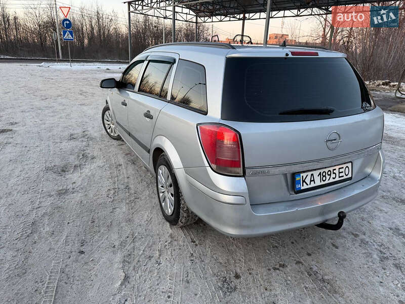 Универсал Opel Astra 2008 в Полтаве