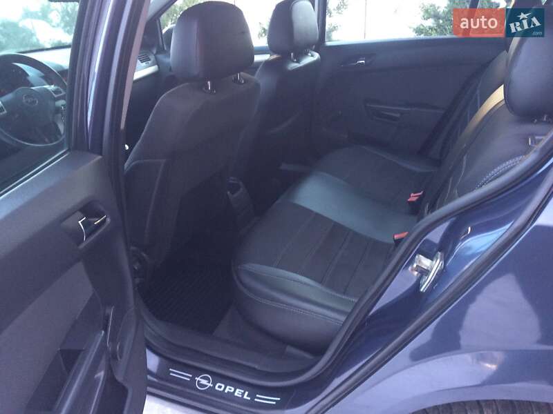 Хэтчбек Opel Astra 2007 в Немирове