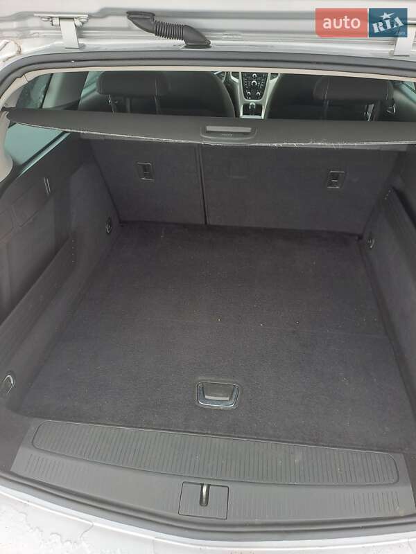 Универсал Opel Astra 2011 в Нововолынске