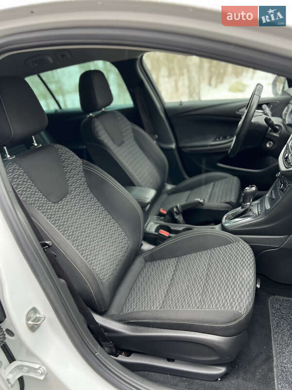 Универсал Opel Astra 2018 в Львове