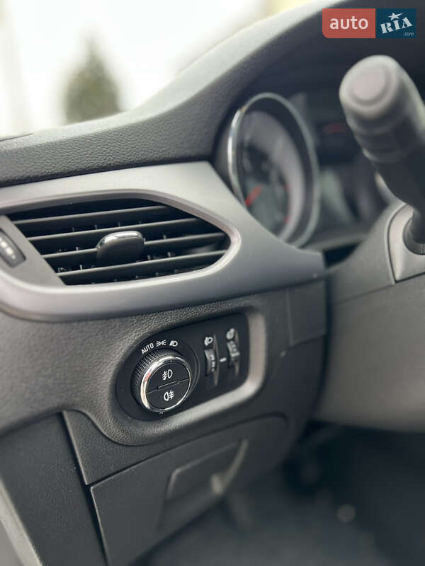 Универсал Opel Astra 2018 в Львове