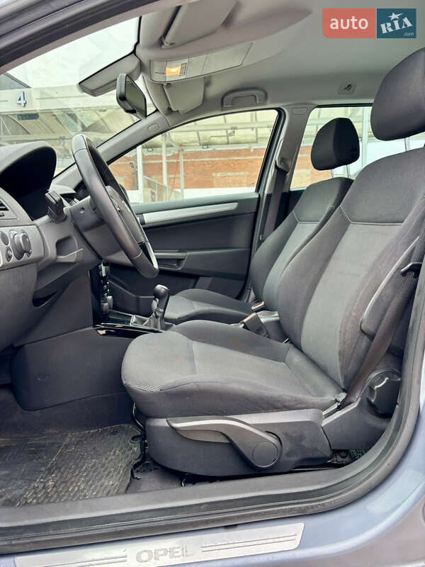 Универсал Opel Astra 2010 в Лубнах