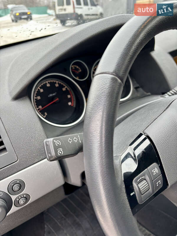 Универсал Opel Astra 2010 в Лубнах