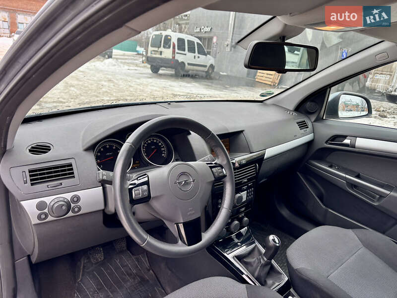 Универсал Opel Astra 2010 в Лубнах