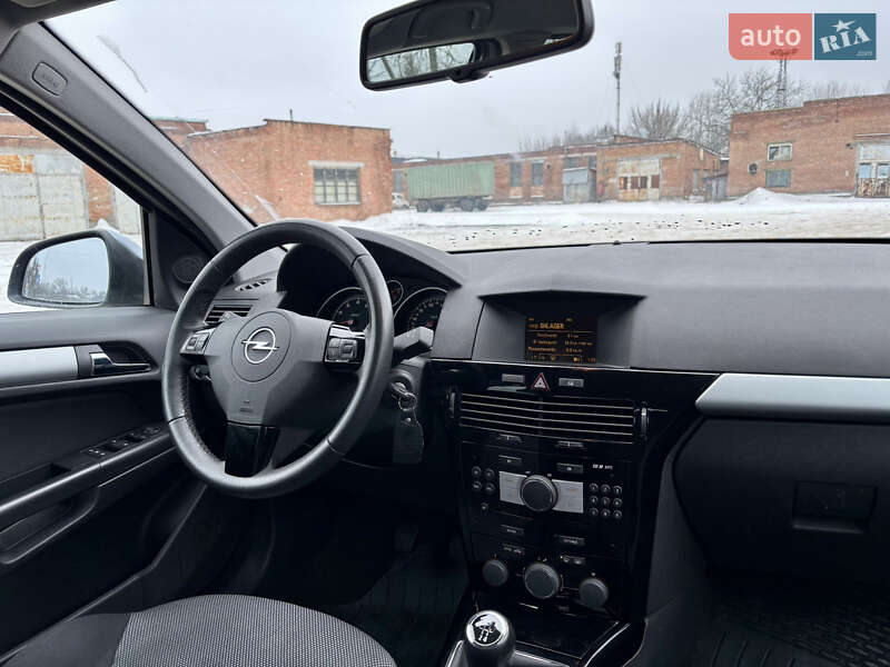 Универсал Opel Astra 2010 в Лубнах