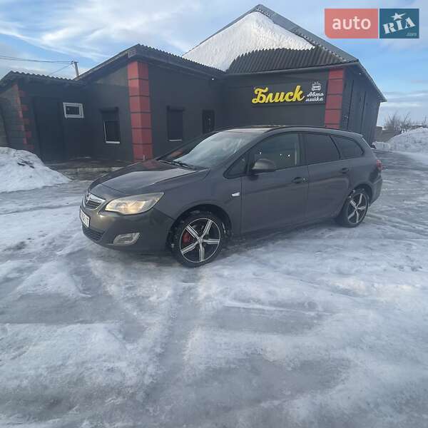 Универсал Opel Astra 2011 в Сарнах