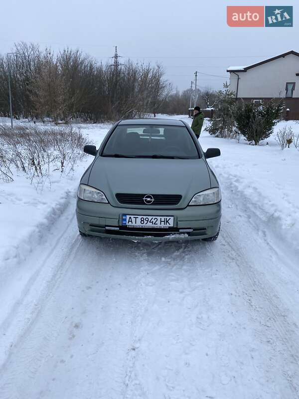 Седан Opel Astra 2008 в Ивано-Франковске