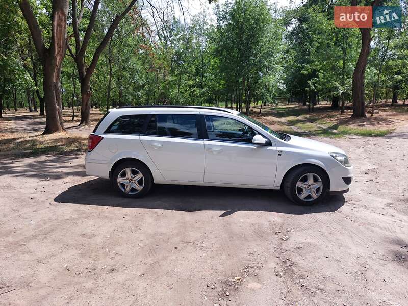 Универсал Opel Astra 2010 в Кропивницком