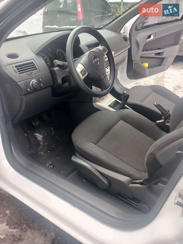 Универсал Opel Astra 2007 в Ровно