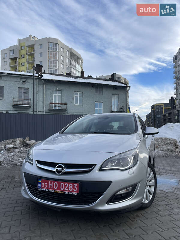 Хэтчбек Opel Astra 2013 в Львове