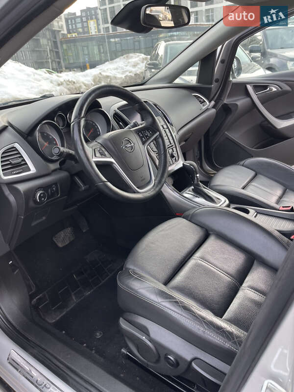 Хэтчбек Opel Astra 2013 в Львове