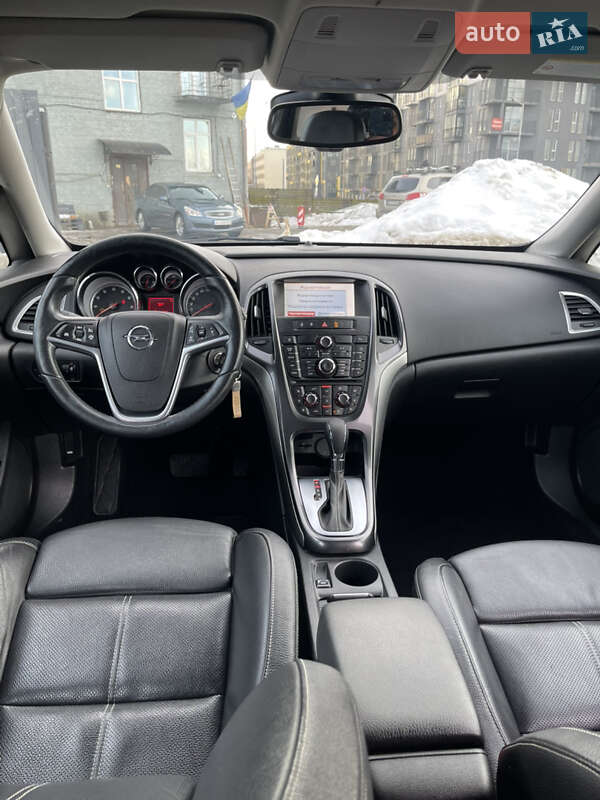 Хэтчбек Opel Astra 2013 в Львове