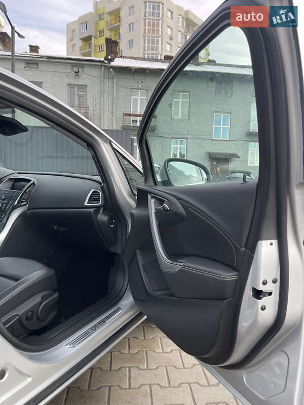 Хэтчбек Opel Astra 2013 в Львове