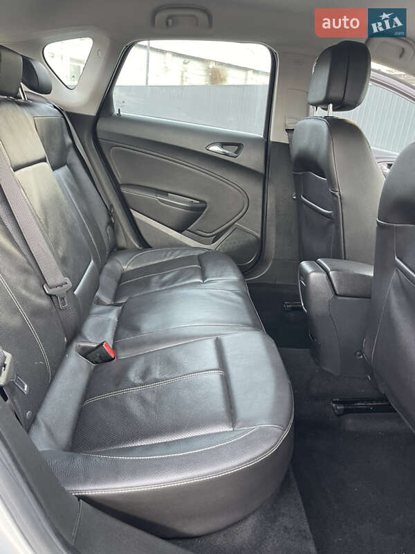 Хэтчбек Opel Astra 2013 в Львове