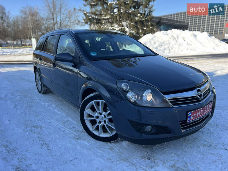 Универсал Opel Astra 2009 в Луцке