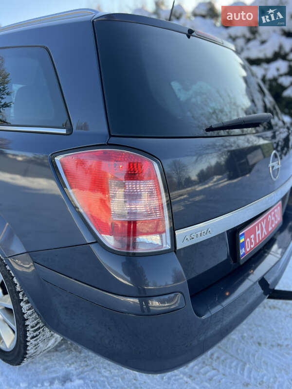 Универсал Opel Astra 2009 в Луцке