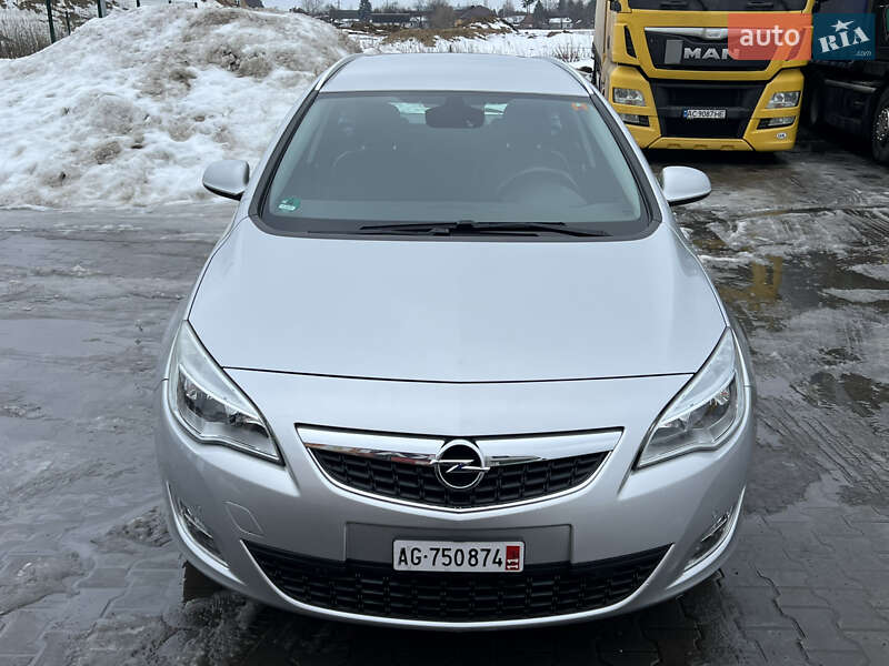 Универсал Opel Astra 2011 в Луцке фото 162 Универсал Opel Astra 2011 в Луцке