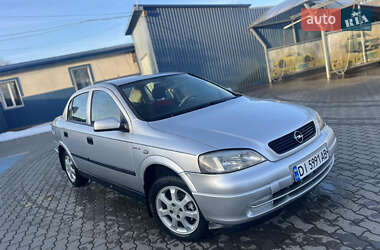 Седан Opel Astra 2002 в Глыбокой