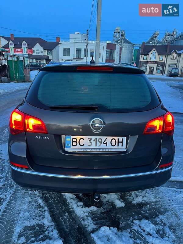 Универсал Opel Astra 2014 в Бродах