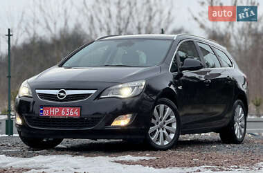 Універсал Opel Astra 2012 в Дрогобичі
