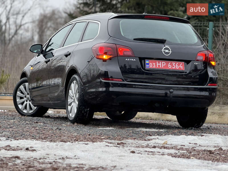Универсал Opel Astra 2012 в Дрогобыче