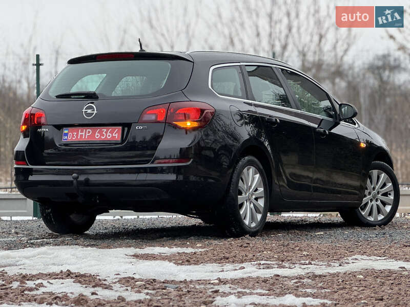 Универсал Opel Astra 2012 в Дрогобыче