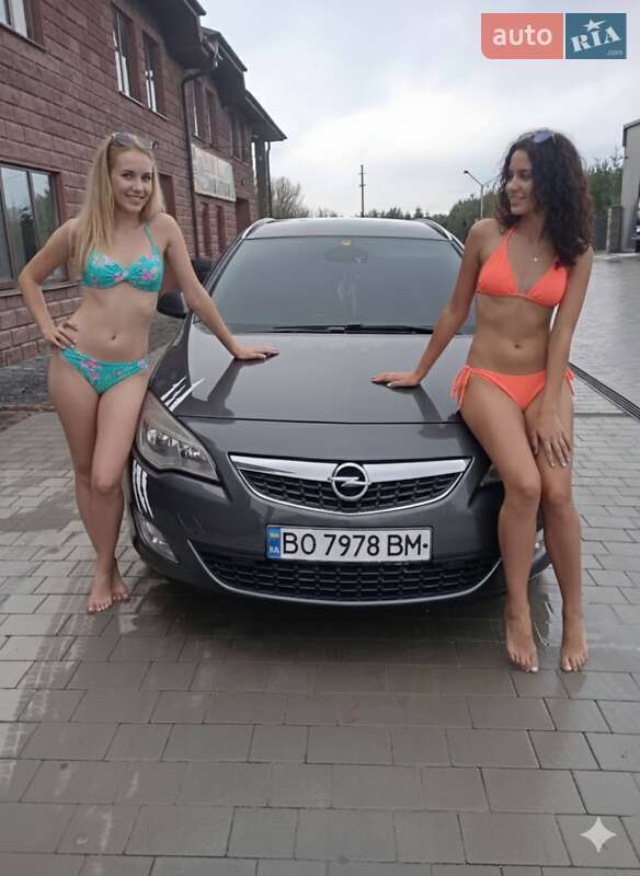 Opel Astra 2011