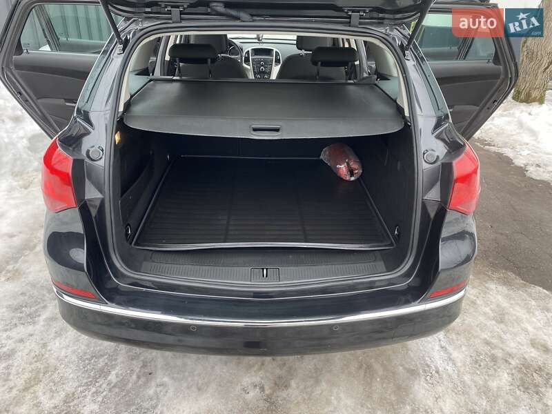 Универсал Opel Astra 2013 в Житомире