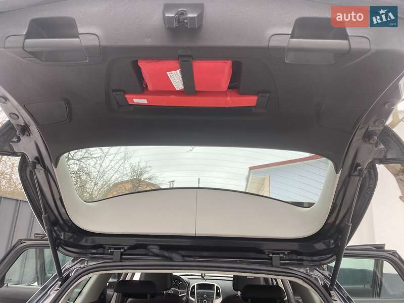 Универсал Opel Astra 2013 в Житомире