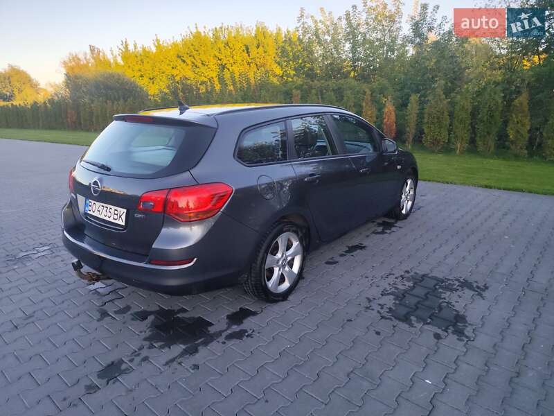 Универсал Opel Astra 2011 в Зборове