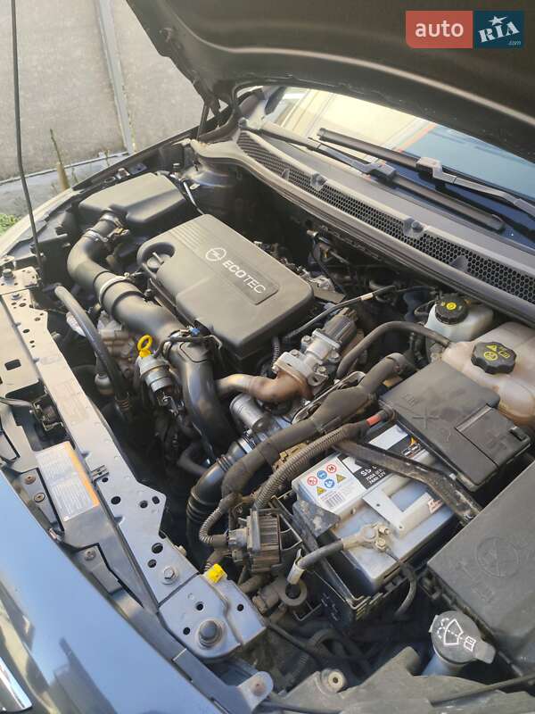 Универсал Opel Astra 2011 в Зборове