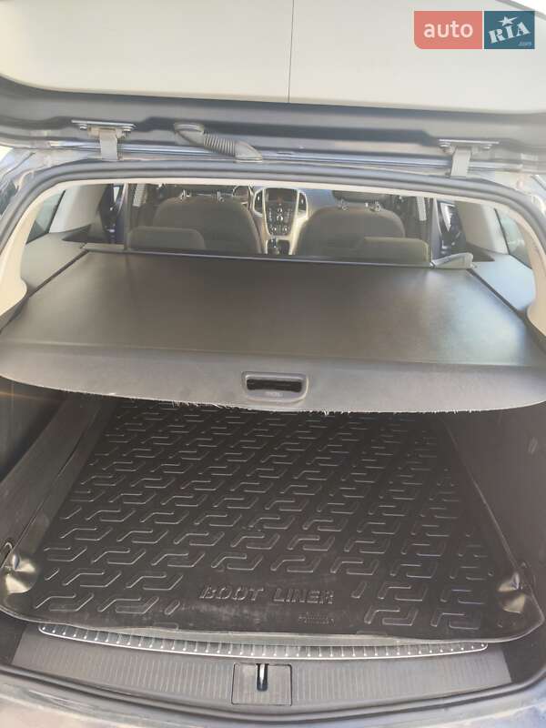 Универсал Opel Astra 2011 в Зборове