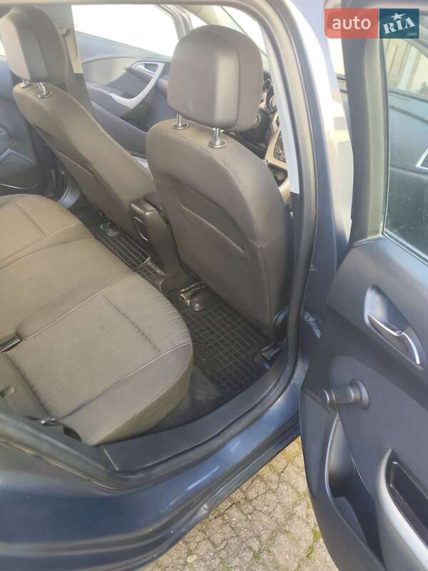 Универсал Opel Astra 2011 в Зборове