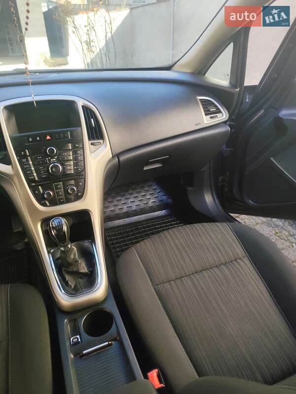 Универсал Opel Astra 2011 в Зборове