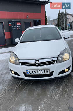 Хэтчбек Opel Astra 2012 в Надворной