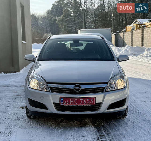 Хэтчбек Opel Astra 2008 в Луцке