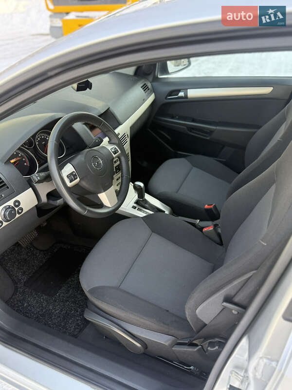 Хэтчбек Opel Astra 2008 в Луцке