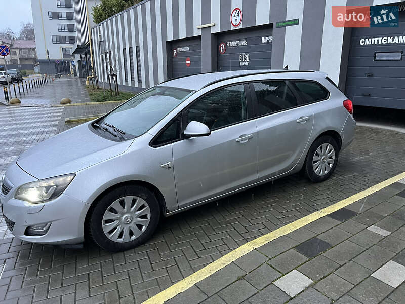 Универсал Opel Astra 2012 в Львове