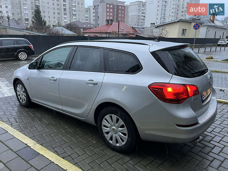 Универсал Opel Astra 2012 в Львове