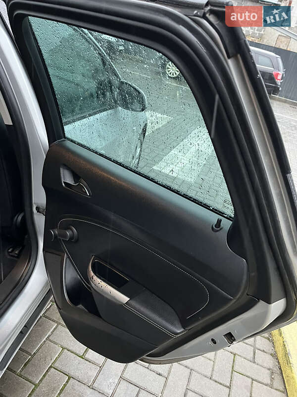 Универсал Opel Astra 2012 в Львове