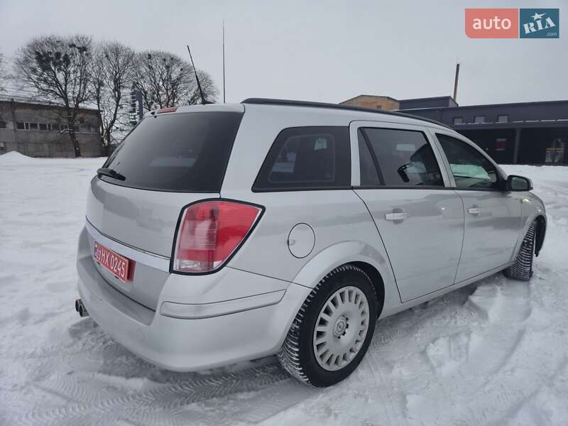 Универсал Opel Astra 2006 в Нововолынске