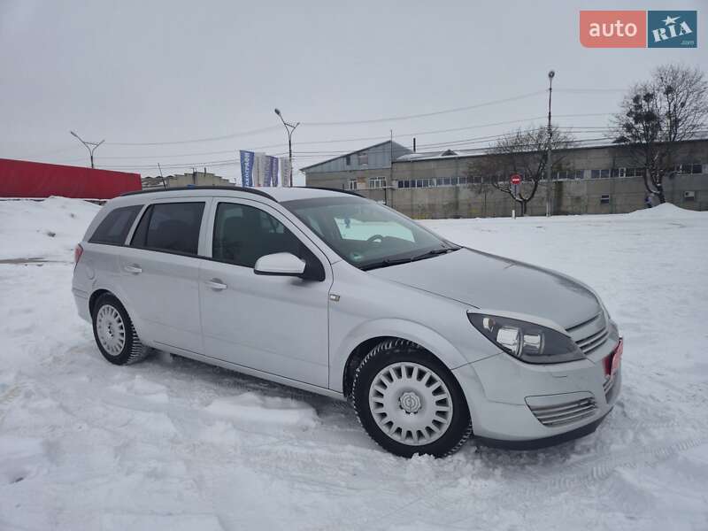 Универсал Opel Astra 2006 в Нововолынске